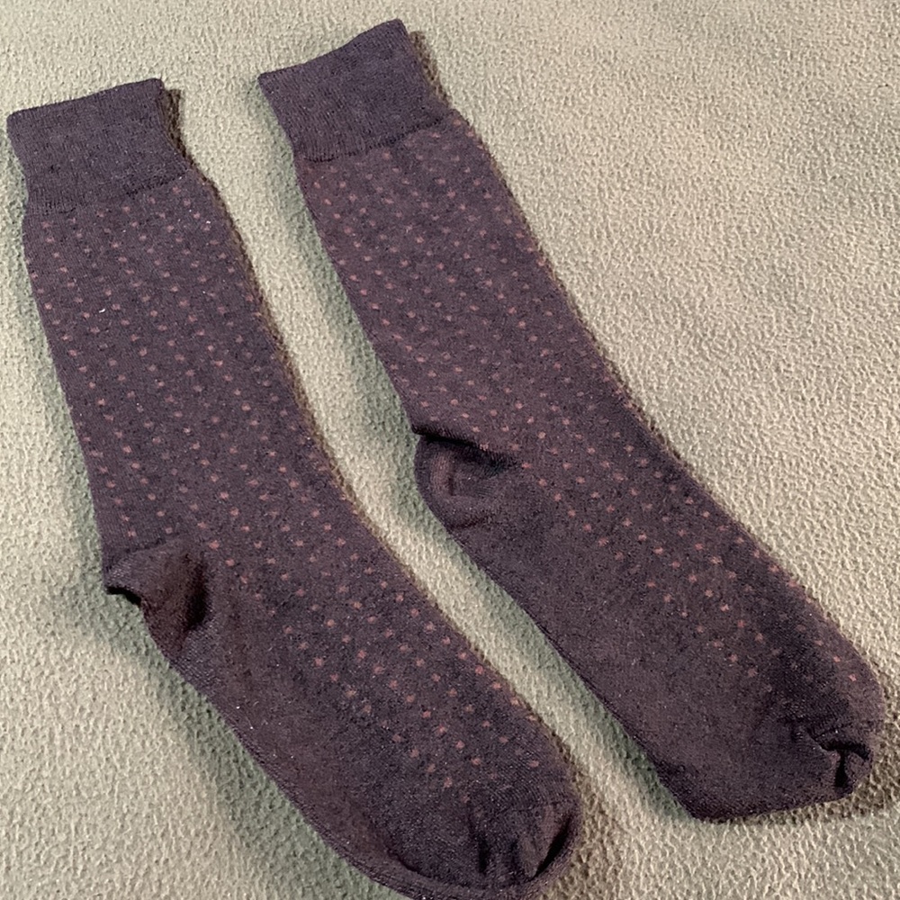 Lot of 5 Men’s dress socks. 2 brown 1 black Dockers, 1gray Gold Toe, 1 black - Picture 14 of 16